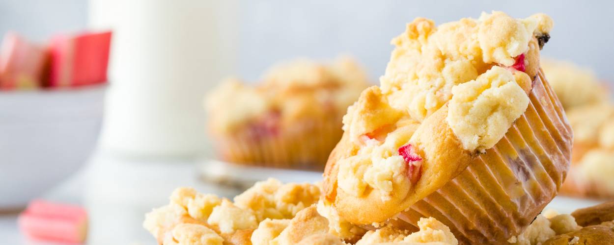 Rhabarbermuffins mit Streuseln