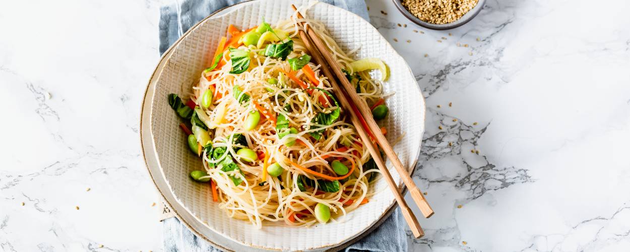 Glasnudelsalat mit Sweet-Chili-Dressing