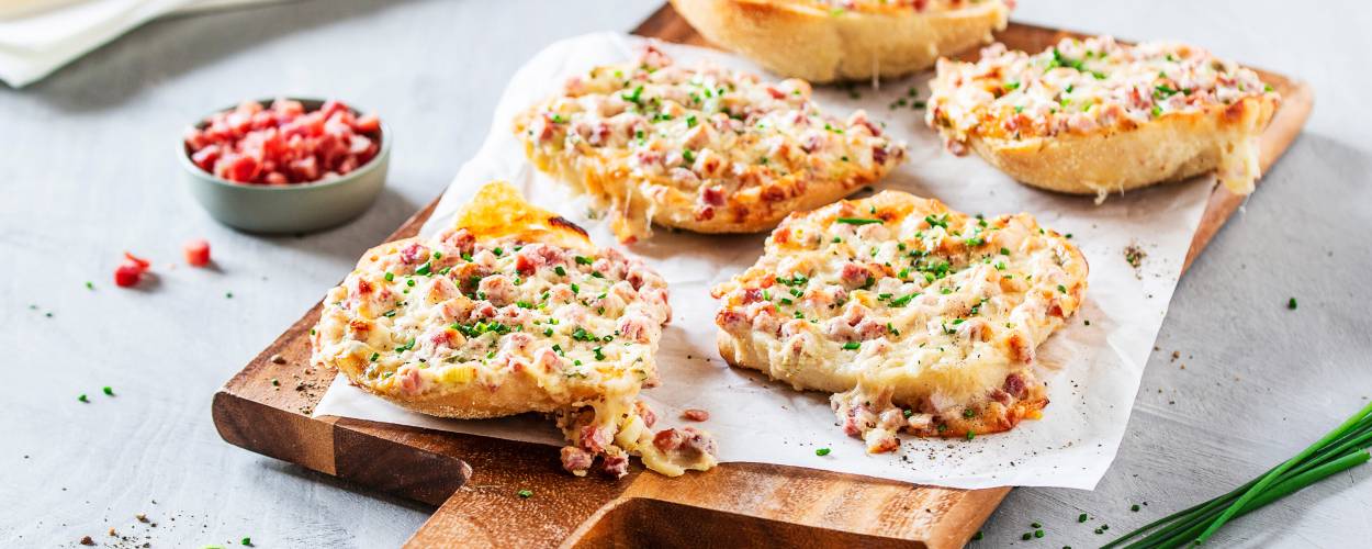 Flammkuchenbrötchen mit Speck