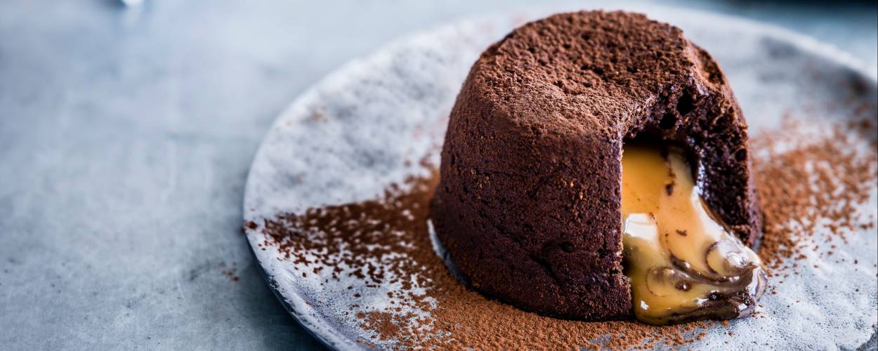 Lavacake mit flüssigem Karamellkern