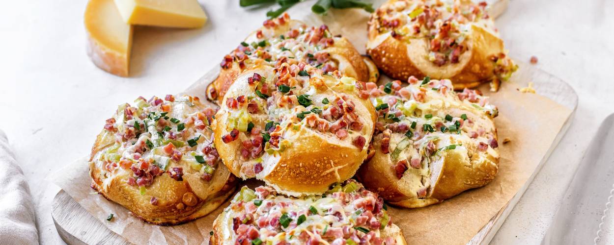 Flammkuchen-Laugenbrötchen