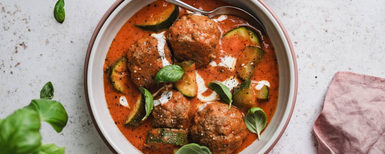 Italienischer Zucchinitopf mit Hackbällchen