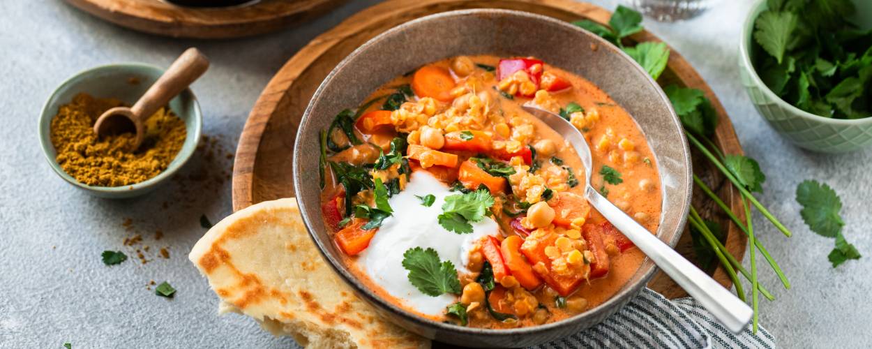 High Protein Linsencurry mit Kichererbsen und Spinat  