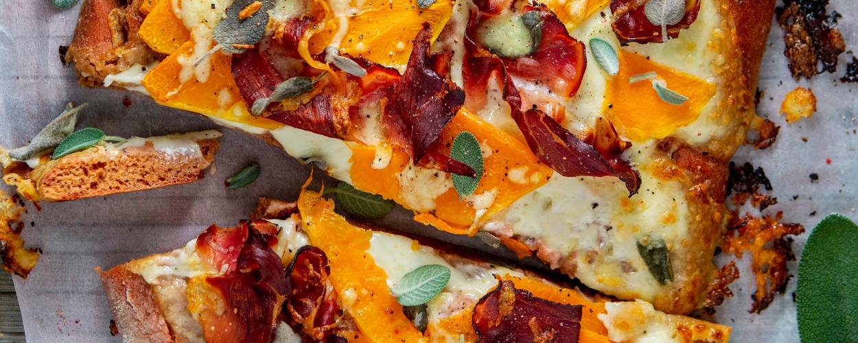 Kürbis-Schinken-Pizza