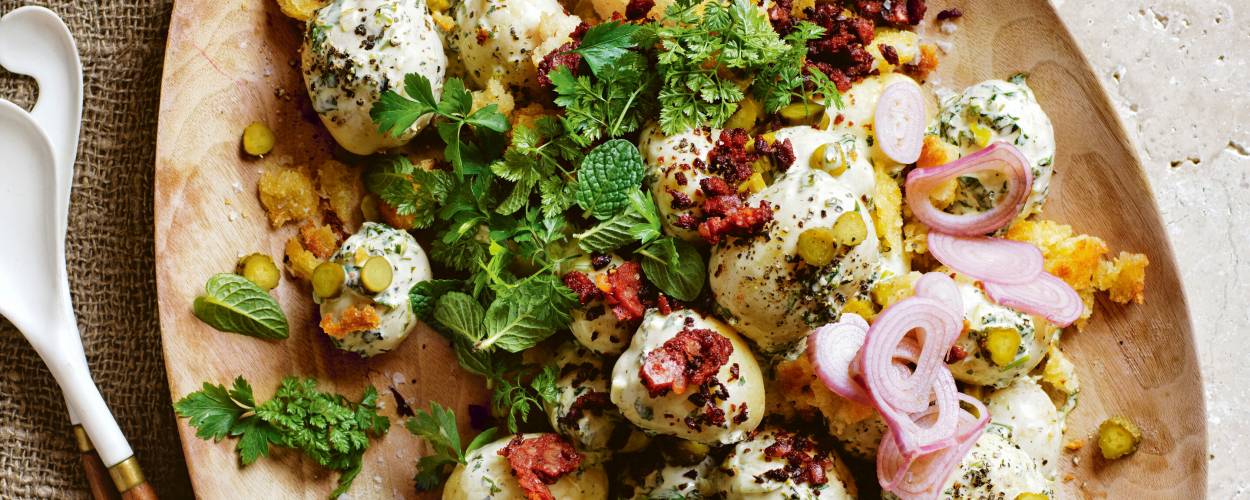 Pellkartoffelsalat mit Bacon-Crispies