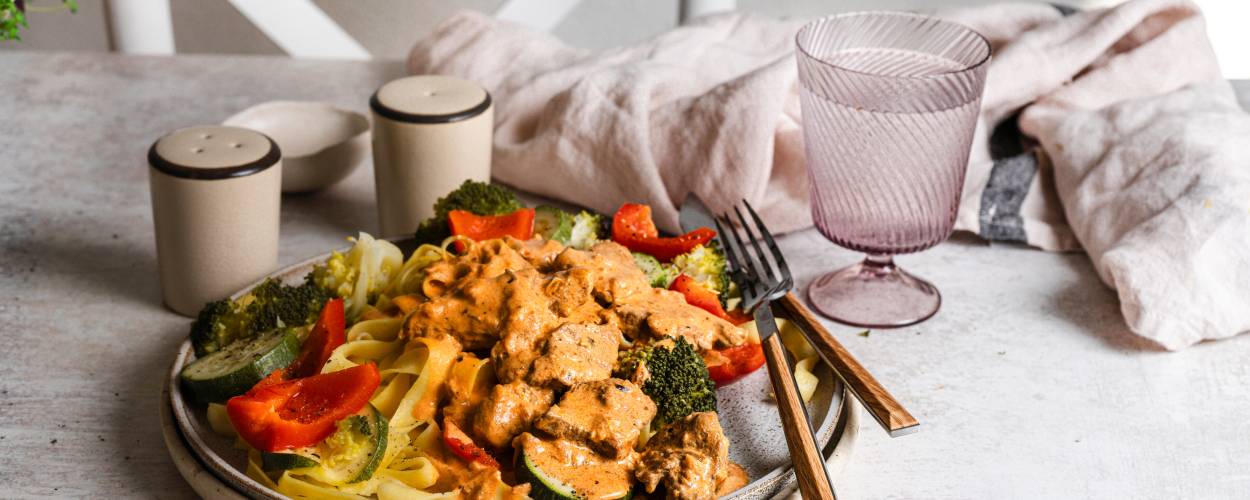 Schmandschnitzel mit Bandnudeln