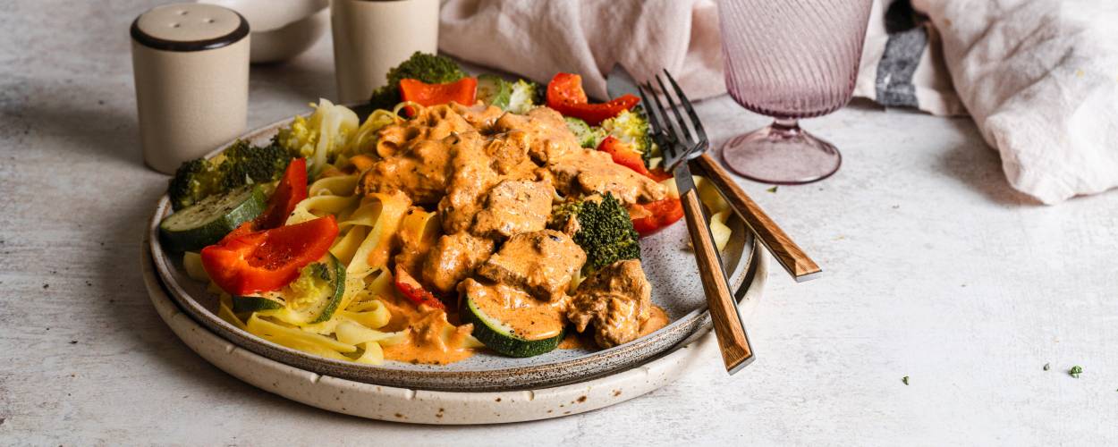 Schmandschnitzel mit Bandnudeln