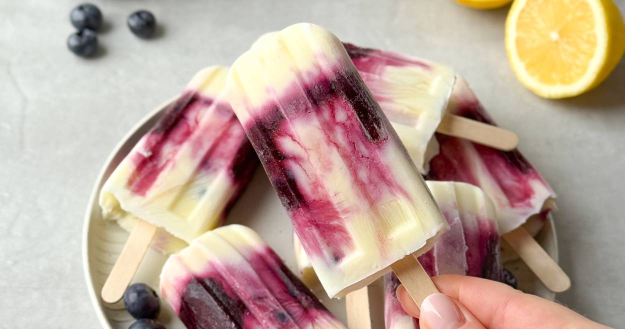 Blaubeer-Joghurt-Eis am Stiel