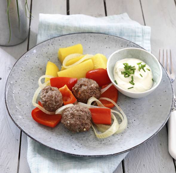 Hackbällchen mit Tomatensoße im Monsieur Cuisine | ZauberMix Hackbällchen mit Tomatensoße im Monsieur Cuisine | ZauberMix