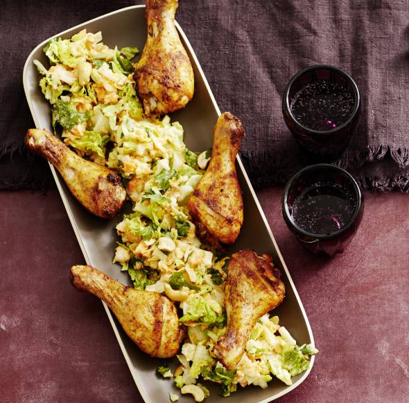 Asiatischer Weißkohl-Möhren-Salat mit Drumsticks