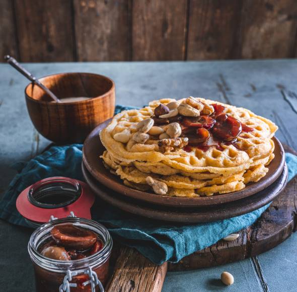 Buttermilchwaffeln mit Pflaumenkompott