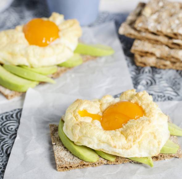 Cloud Eggs mit Avocado