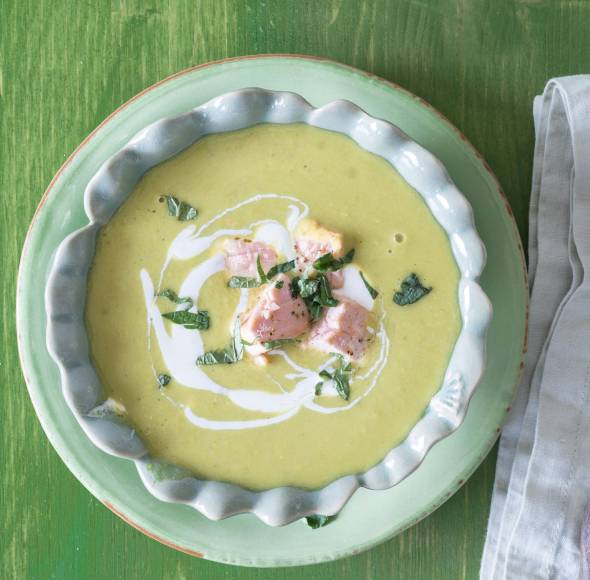 Erbsensuppe mit Lachs