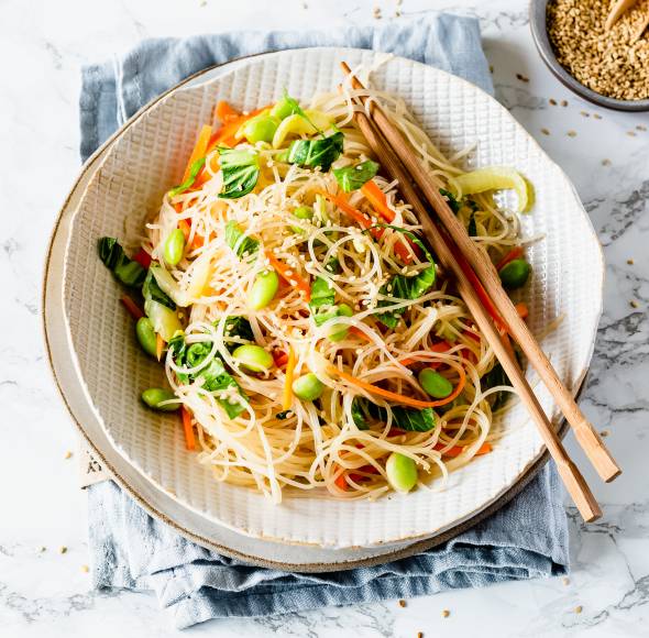 Glasnudelsalat mit Sweet-Chili-Dressing