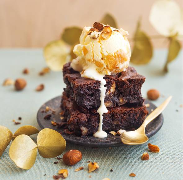 Haselnussbrownies mit Apfel-Zimt-Eis