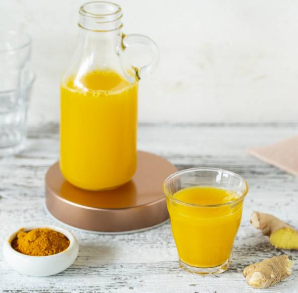 Ingwer-Powershot mit Kurkuma