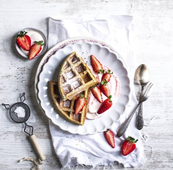 Mohnwaffeln mit Erdbeersahne