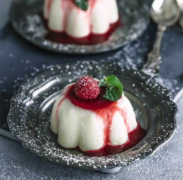 Panna cotta mit Himbeersoße