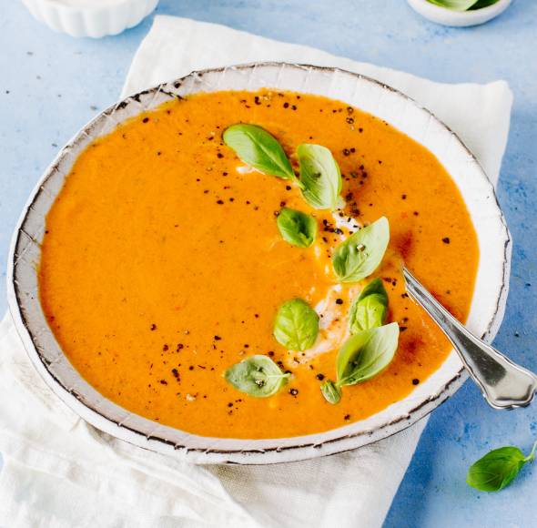 Paprika-Tomatensuppe mit Joghurt