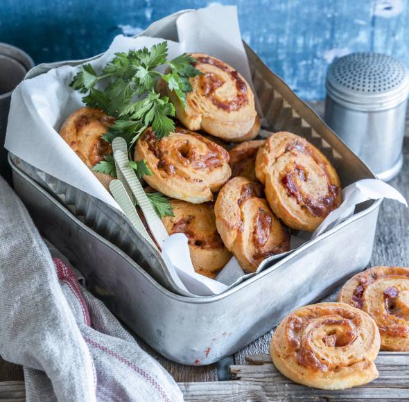 Gedämpfte Pizzaschnecken aus dem Monsieur Cuisine | ZauberMix Gedämpfte Pizzaschnecken aus dem Monsieur Cuisine | ZauberMix