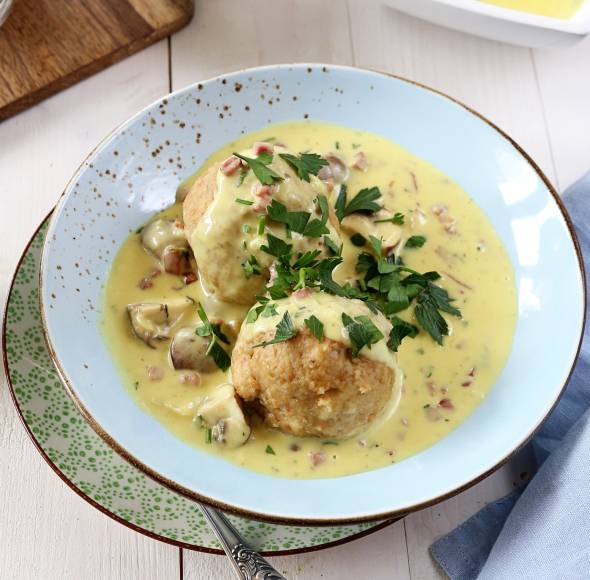 Semmelknödel mit Pilzrahmsoße im Monsieur Cuisine | ZauberMix