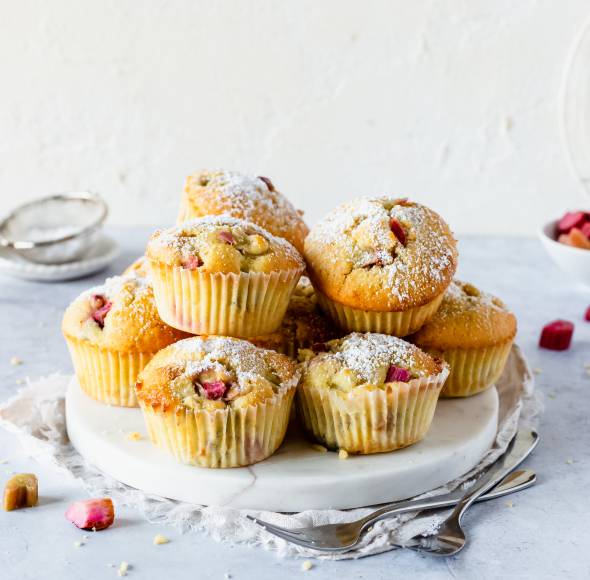 Saftige Rhabarbermuffins mit Streuseln | ZauberMix Saftige Rhabarbermuffins mit Streuseln | ZauberMix