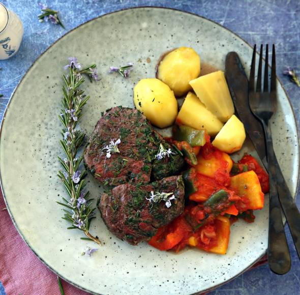Rind mit Rosmaringemüse und Kartoffeln