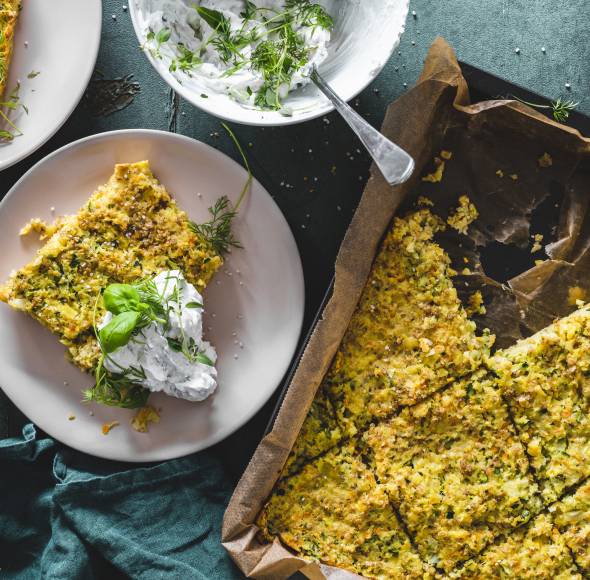 Gemüsepuffer mit Süßsauer-Dip im Monsieur Cuisine | ZauberMix Gemüsepuffer mit Süßsauer-Dip im Monsieur Cuisine | ZauberMix