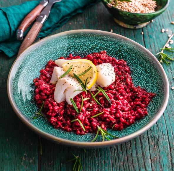 Rote-Bete-Dinkelrisotto mit Kabeljau