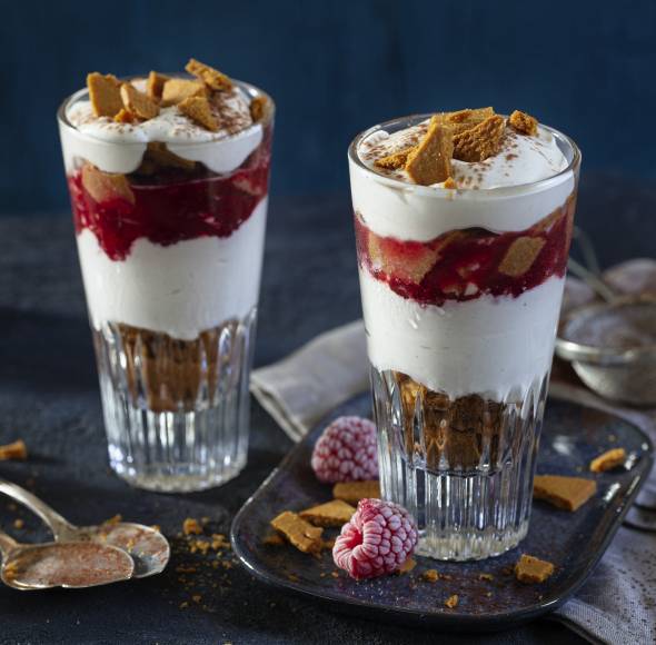 Spekulatius-Schichtdessert mit Himbeeren
