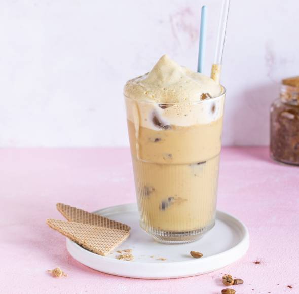 Eiskaffee ohne Reue mit Dattelpaste