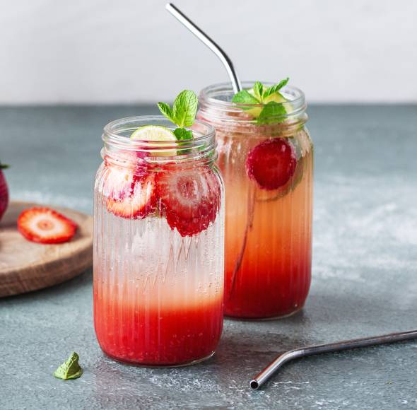 Erdbeer-Bowle mit Hugo