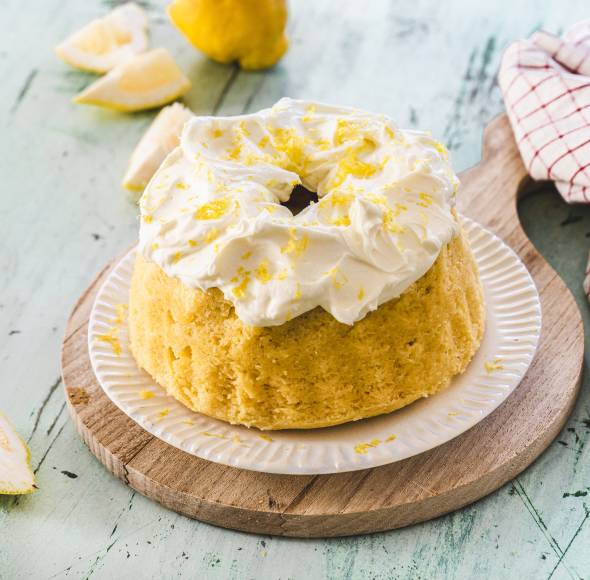 Gedämpfter Zitronengugelhupf mit Mascarpone-Limoncello-Topping