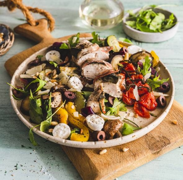 Glutenfrei: Antipasti-Teller mit Hähnchen im Speckmantel