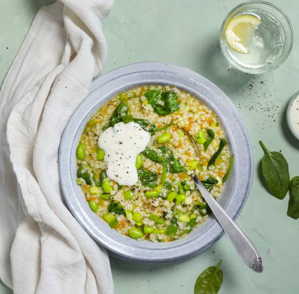 Veganer Graupen-One-Pot mit Spinat und Edamame