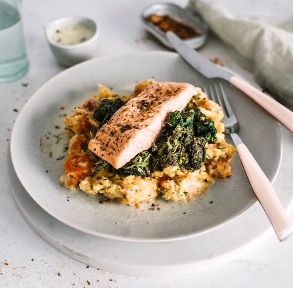 Lachs mit Blattspinat und Gemüsestampf