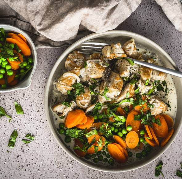 Putengeschnetzeltes mit Erbsen und Karotten