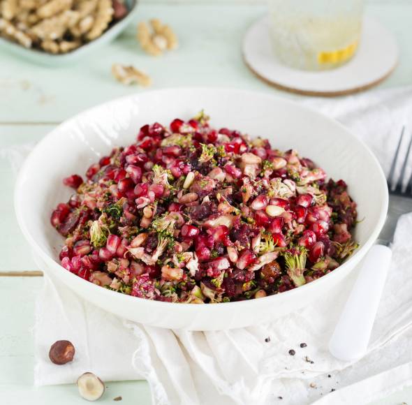 Rote-Bete-Brokkoli-Salat mit Granatapfelkernen