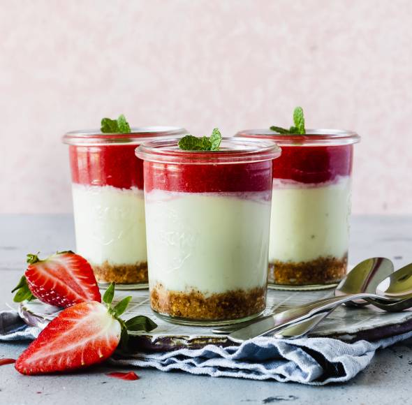 Käsekuchencreme mit Himbeersoße aus dem Monsieur Cuisine | ZauberMix Käsekuchencreme mit Himbeersoße aus dem Monsieur Cuisine | ZauberMix