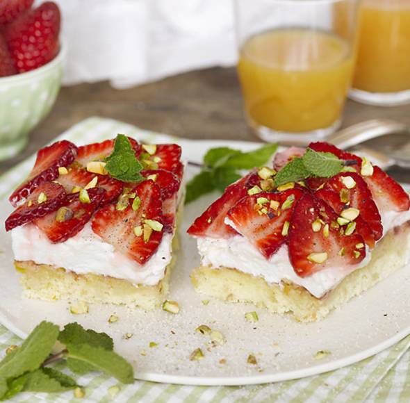 Erdbeerkuchen vom Blech mit dem Monsieur Cuisine | ZauberMix Erdbeerkuchen vom Blech mit dem Monsieur Cuisine | ZauberMix