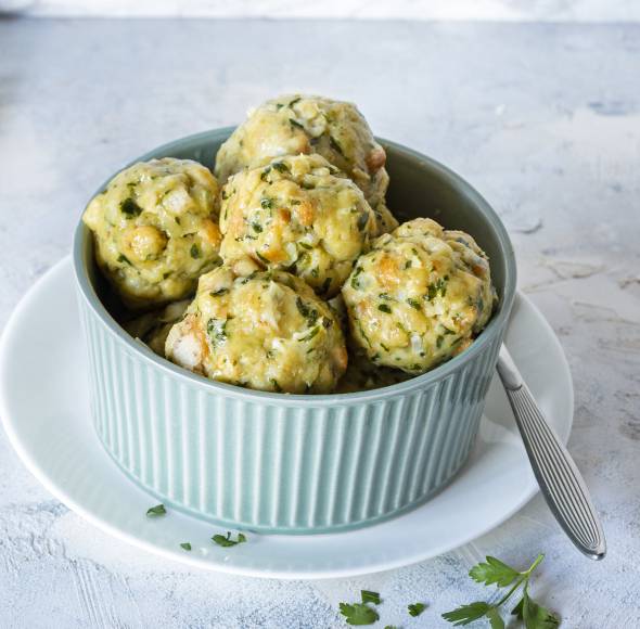 Grundrezept Semmelknödel