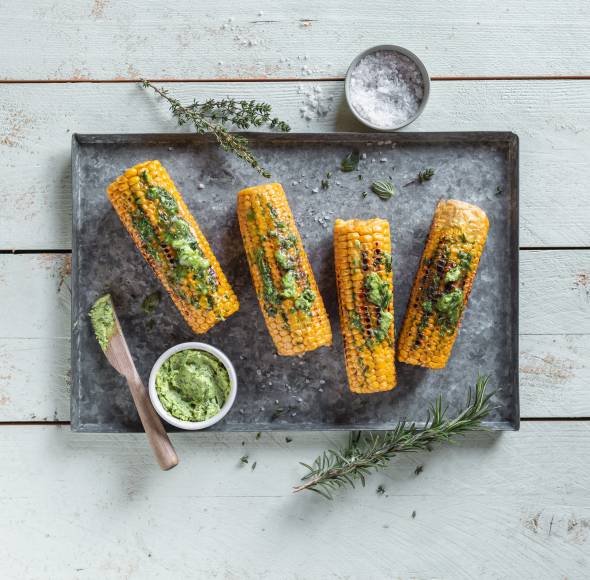 Maiskolben mit Kräuter-Knoblauch-Butter
