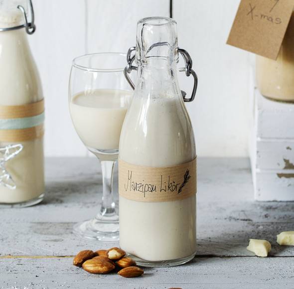 Marzipanlikör mit Amaretto 