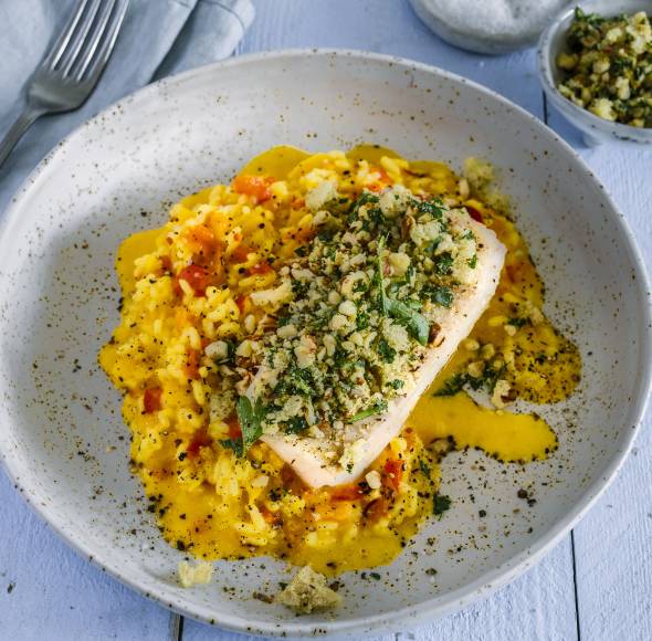 Safran-Paprika-Risotto mit Kabeljau mit Nusstopping