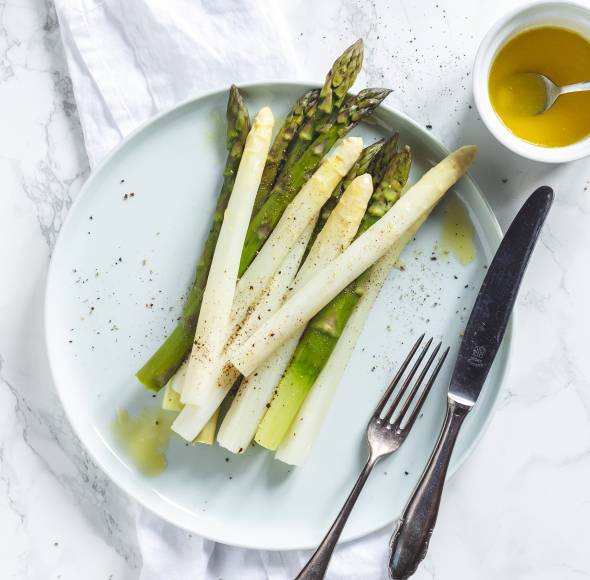 Spargel mit Räucherlachs und Honig-Senf-Hollandaise mit dem Monsieur ... Spargel mit Räucherlachs und Honig-Senf-Hollandaise mit dem Monsieur ...