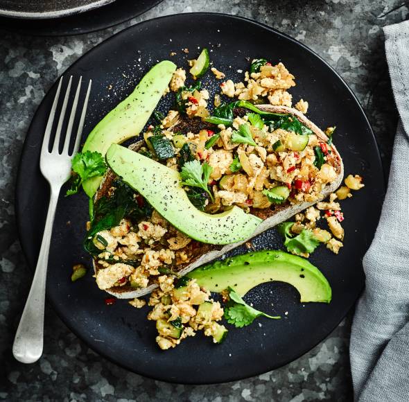 Tofu-Scramble mit Avocado