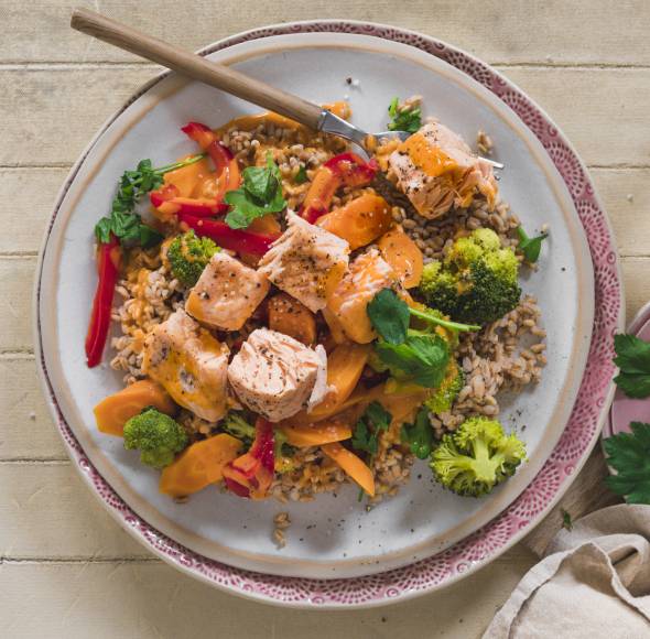 Lachs mit Dinkel und Gemüse