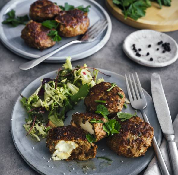 Frikadellen mit Rahm-Blumenkohl aus dem Monsieur Cuisine | ZauberMix Frikadellen mit Rahm-Blumenkohl aus dem Monsieur Cuisine | ZauberMix