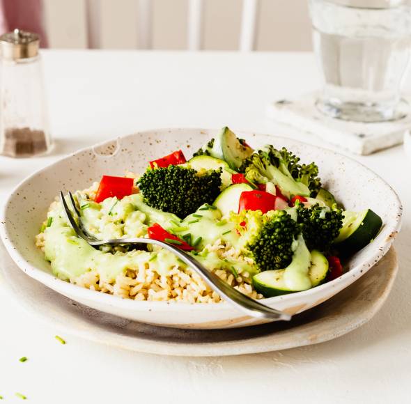 Reis mit Gemüse und Kräutersoße