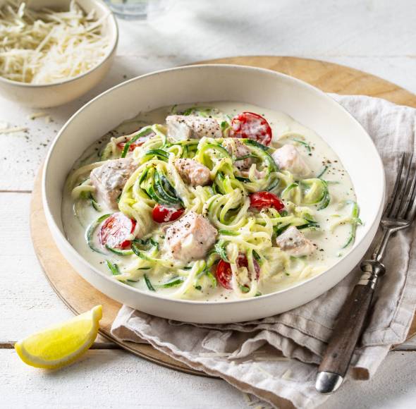 Zucchininudeln mit Lachs-Sahne-Soße
